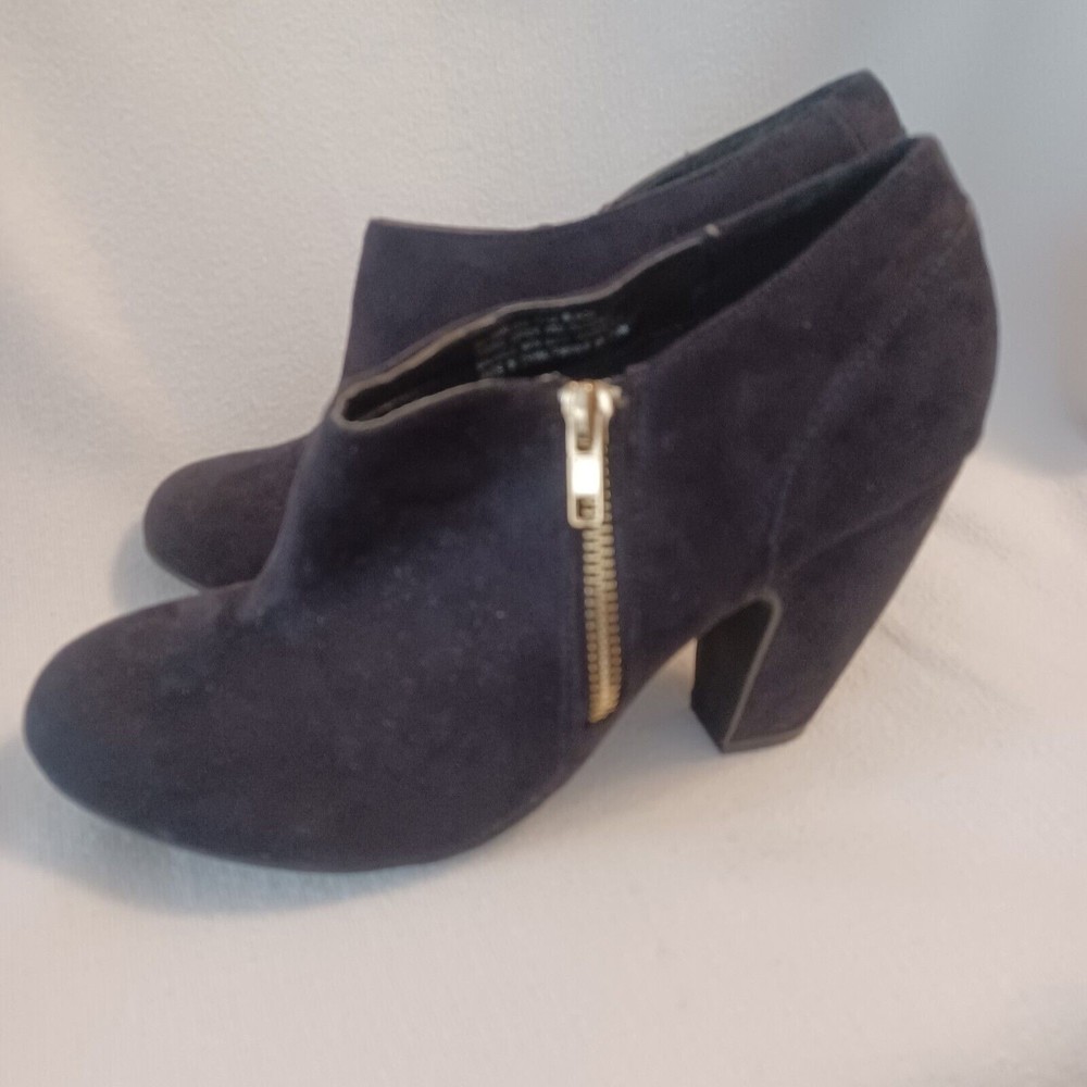 Maurices Harlow Black Faux Suede Bootie Size 9 M Side Zip Block Heels Ro…